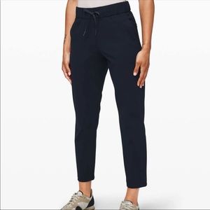 Lululemon On The Fly Pant (28") Navy Sz 4